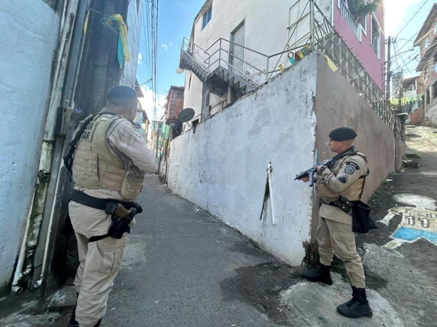 Integrante do Comando Vermelho é preso com drogas e dinheiro durante operação no Nordeste de Amaralina