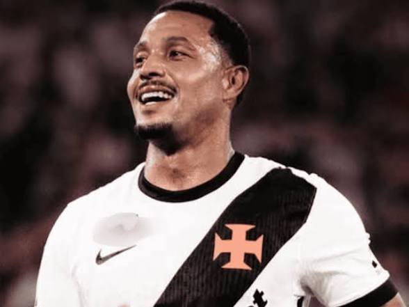 Jogador do Vasco é alvo de operação contra tráfico de drogas e armas no Rio