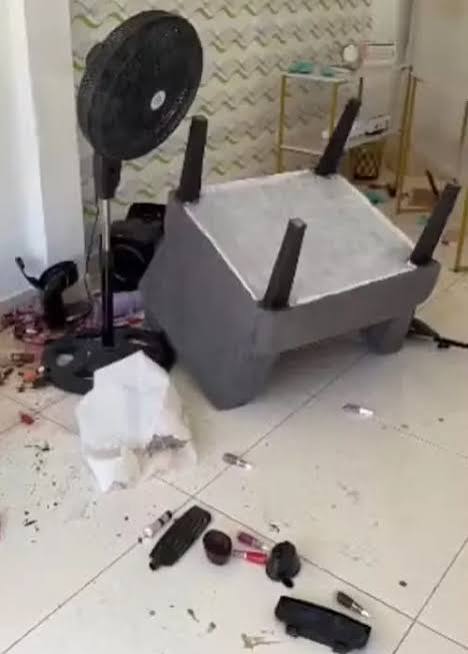 Manicure é esfaqueada e tem salão de beleza destruído na Bahia