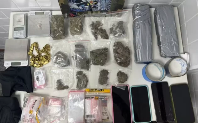 CHEIRO DE MACONHA! Motorista percebe movimentação suspeita e quatro são presos em Feira de Santana