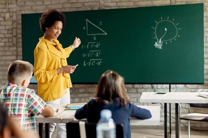 FORMAÇÃO DE GRAÇA! MEC reúne milhares de oportunidades de mestrado e doutorado para professores
