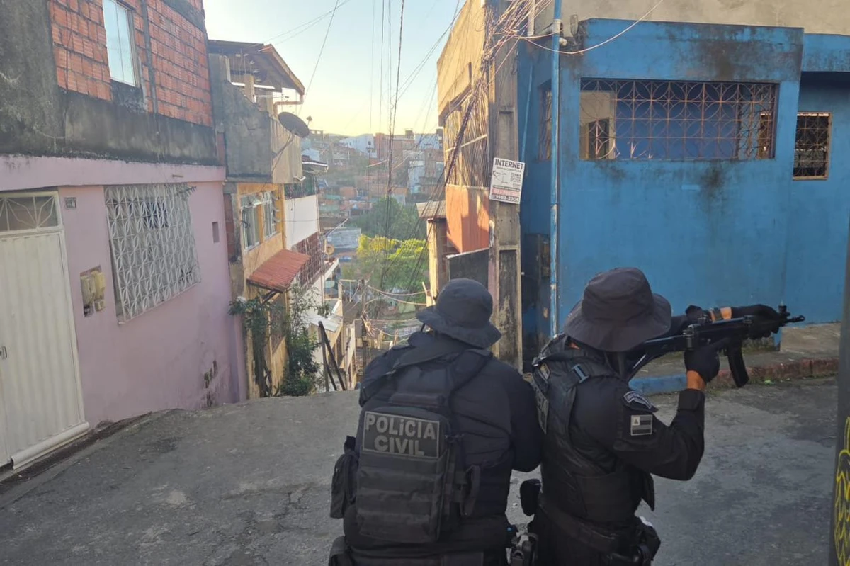 CERCO NACIONAL! Suspeito de liderar grupo criminoso em Cajazeiras é preso no Rio de Janeiro