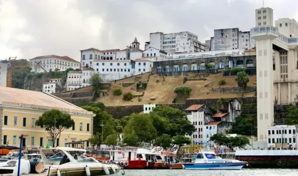ALERTA EM SALVADOR! Chuva e rajadas de vento devem marcar esta terça-feira