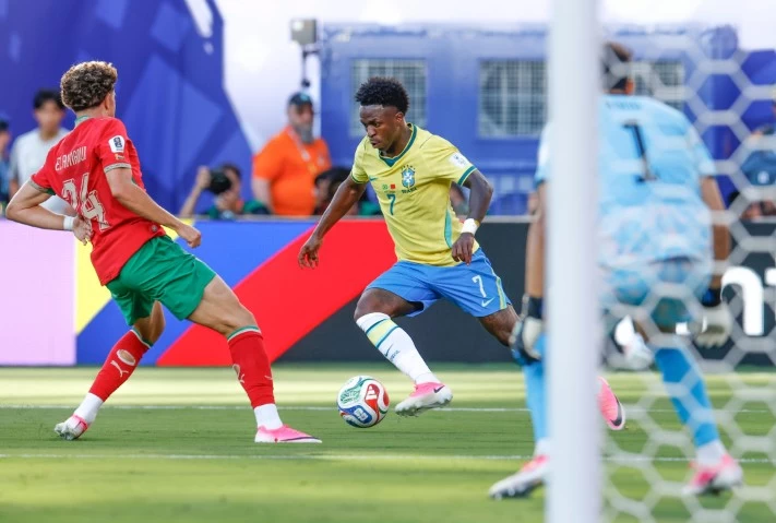 BOLA DE OURO! Brasil coloca três jogadores na disputa pelo prêmio de melhor do mundo
