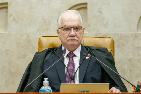 Fachin suspende decisões de Mendonça e Dino sobre Andrei Rodrigues