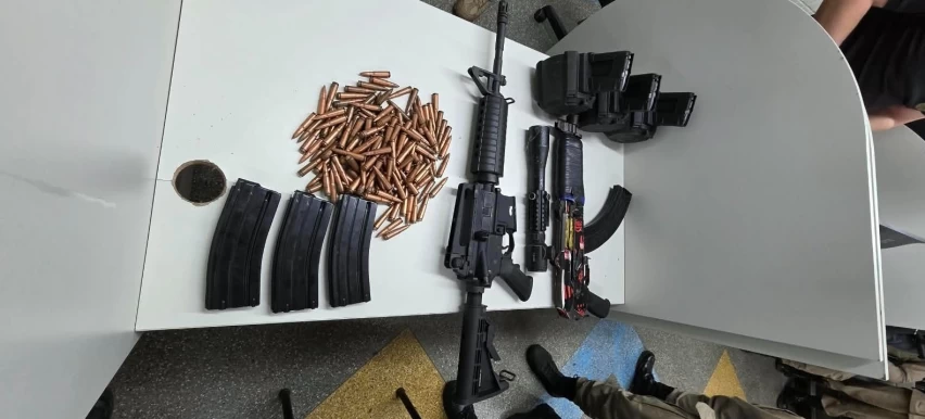 ARSENAL PESADO! Homem é preso com dois fuzis e 150 munições no Centro de Salvador