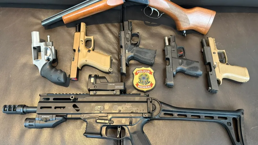 OPERAÇÃO DA PF! Sete armas são apreendidas em endereços ligados a deputado Mario Frias