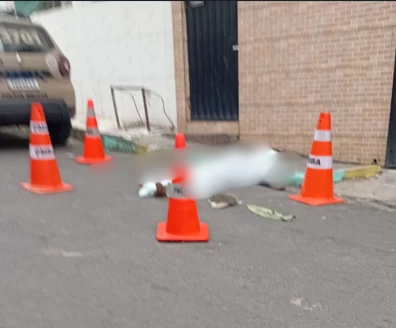 MORTE VIOLENTA! Homem é encontrado morto a tiros no meio da rua em Pero Vaz