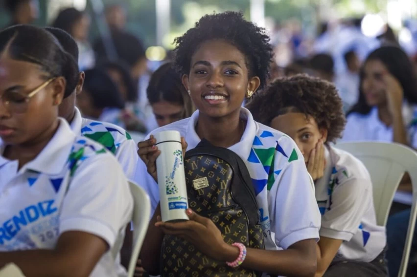 PRIMEIRO PASSO! 600 jovens começam formação profissional de 17 meses em Salvador
