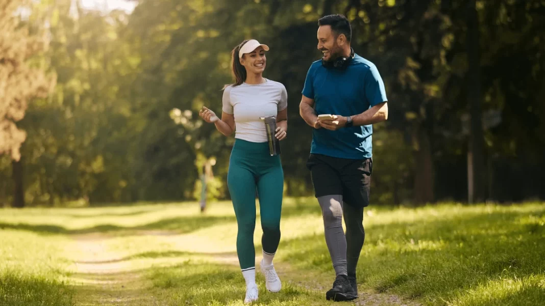 SAÚDE EM MOVIMENTO! Caminhar 30 minutos por dia pode melhorar corpo e mente