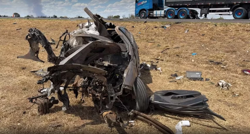 TRAGÉDIA NA BR-020! Carro bate de frente com carreta e três pessoas morrem na Bahia