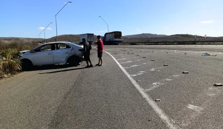 DUAS BATIDAS NA BR-116! Cinco pessoas ficam feridas em acidentes na Bahia