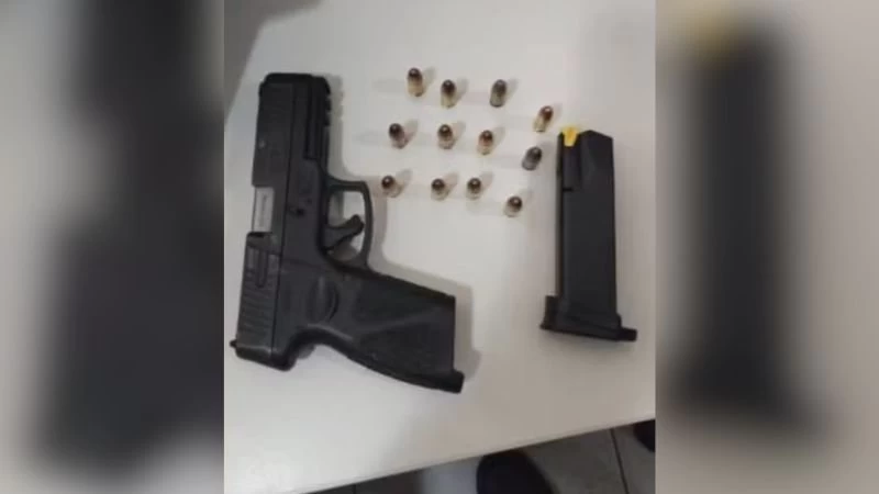 ARMA ESCONDIDA! Estudante encontra pistola carregada dentro de lixeira de faculdade na Bahia