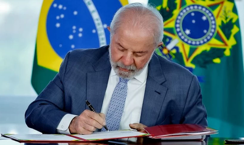 BOLSA FAMÍLIA SOBE! Governo eleva piso para R$ 691 a 17 dias do primeiro turno