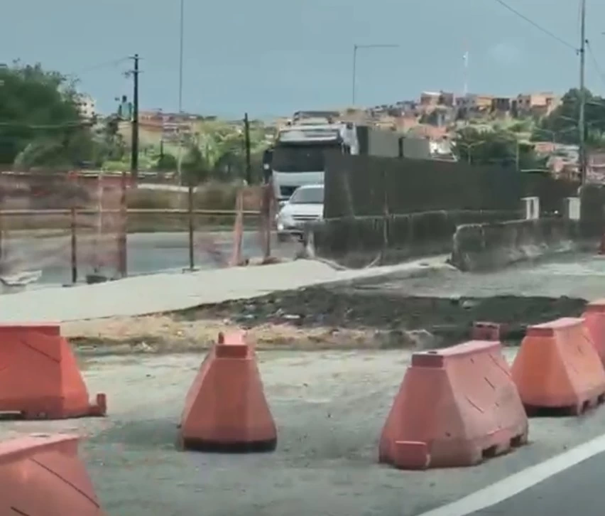 ALERTA NA BR-324! Trecho que ficou famoso como “Buraco do Jero” volta a preocupar motoristas