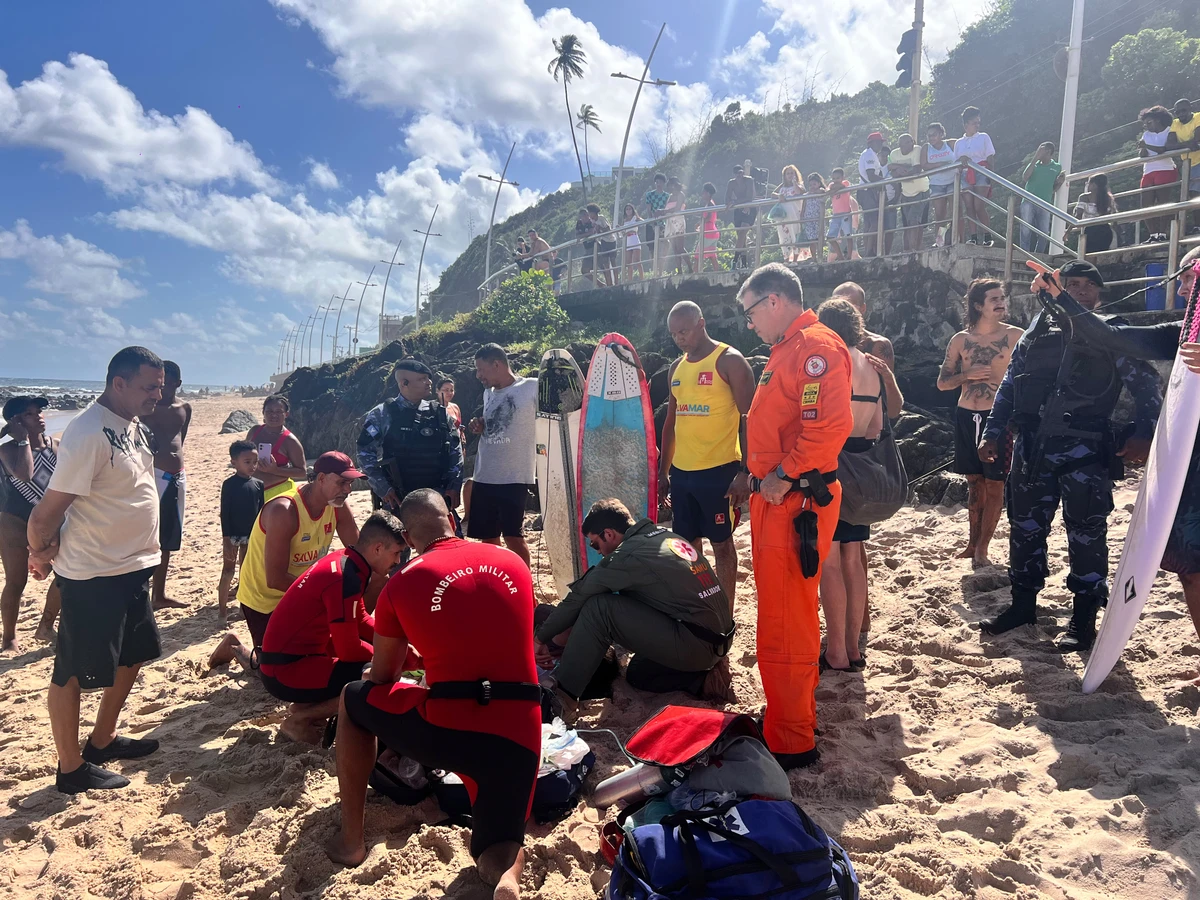 ACIDENTE NA PRAIA! Banhista é resgatado após se afogar no Rio Vermelho