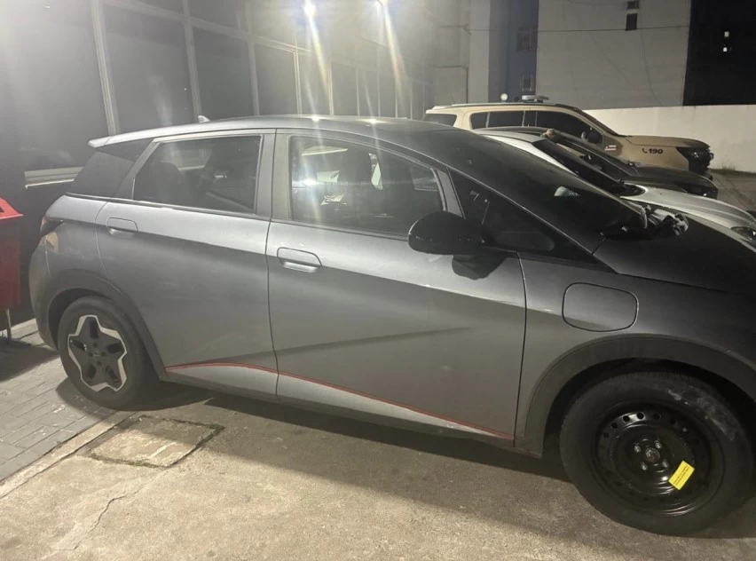 CARRO ROUBADO! PM recupera veículo e apreende revólver com numeração suprimida em Itapuã