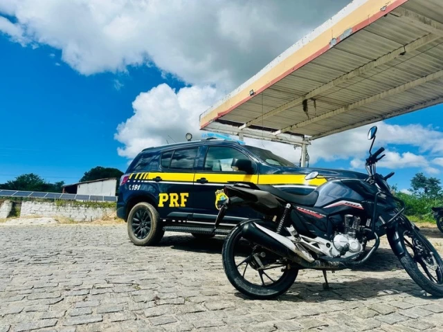 ACIDENTE FATAL! Motorista de bitrem morre após caminhão capotar na BR-116, na Bahia