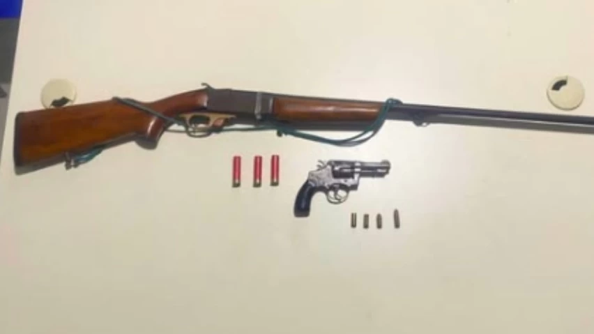 CERCO FECHOU! PM APREENDE DUAS ARMAS APÓS DENÚNCIA DE TIROS EM BOM JESUS DA LAPA