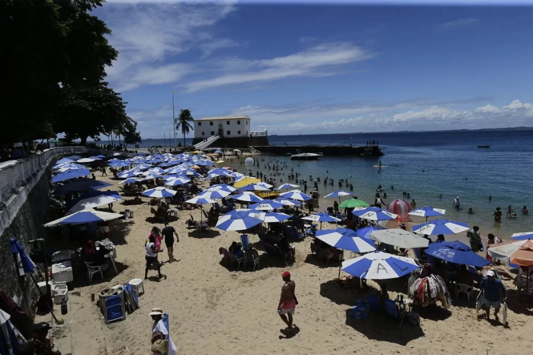 CHEGA DE ABUSO! MP ACIONA PREFEITURA POR DENÚNCIAS DE ASSÉDIO E OCUPAÇÃO EXCESSIVA DA AREIA NO PORTO DA BARRA