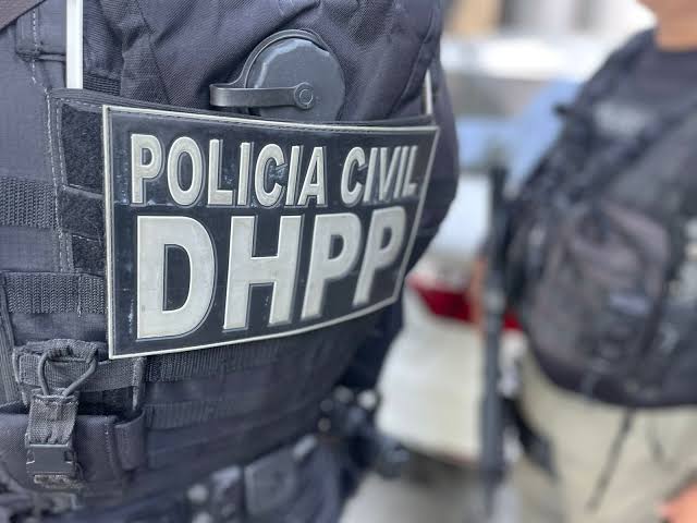 HOMEM É ENCONTRADO MORTO COM MARCAS DE TIROS DENTRO DE IMÓVEL EM CANDEIAS