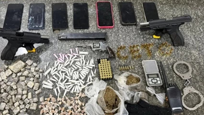 TRÊS SUSPEITOS MORREM APÓS CONFRONTO COM POLICIAIS EM ITABELA; ARMAS E DROGAS SÃO APREENDIDAS