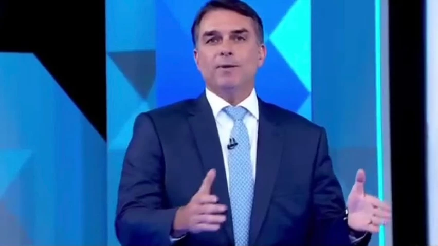 “OS ALIMENTOS ESTÃO BARATOS?”: FLÁVIO BOLSONARO QUESTIONA LULA SOBRE CUSTO DE VIDA E CITA PROMESSA DA PICANHA“OS ALIMENTOS ESTÃO BARATOS?”: FLÁVIO BOLSONARO QUESTIONA LULA SOBRE CUSTO DE VIDA E CITA P