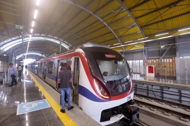 HOMEM MORRE APÓS FICAR PRESO ENTRE TREM E PLATAFORMA DO METRÔ EM SALVADOR