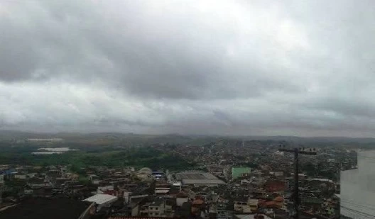Candeias entra em alerta máximo para 36 horas de chuva intensa com ventos fortes e risco de deslizamentos