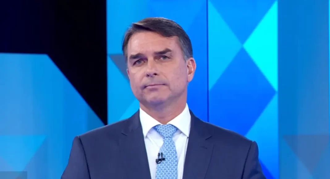 FLÁVIO BOLSONARO SE DECLARA “VERDADEIRO PRESIDENTE ELEITO” EM CARTA E CULPA MINISTRO DO STF POR RESULTADO ELEITORALFLÁVIO BOLSONARO SE DECLARA “VERDADEIRO PRESIDENTE ELEITO” EM CARTA E CULPA MINISTRO