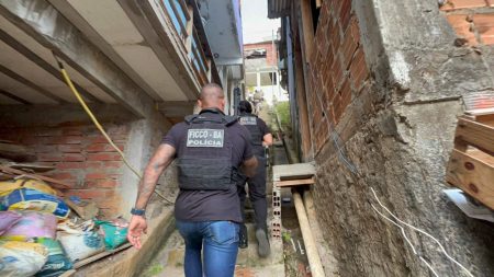 FORAGIDO DE SÃO PAULO É PRESO EM ALCOBAÇA COM DISPOSITIVOS QUE CONTINHAM PORNOGRAFIA INFANTIL