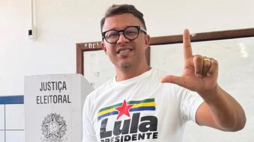 ÁUDIO ATRIBUÍDO A SINDICALISTA REVELA ORGANIZAÇÃO PARA ADESIVAR ÔNIBUS DURANTE ELEIÇÕES EM SALVADOR