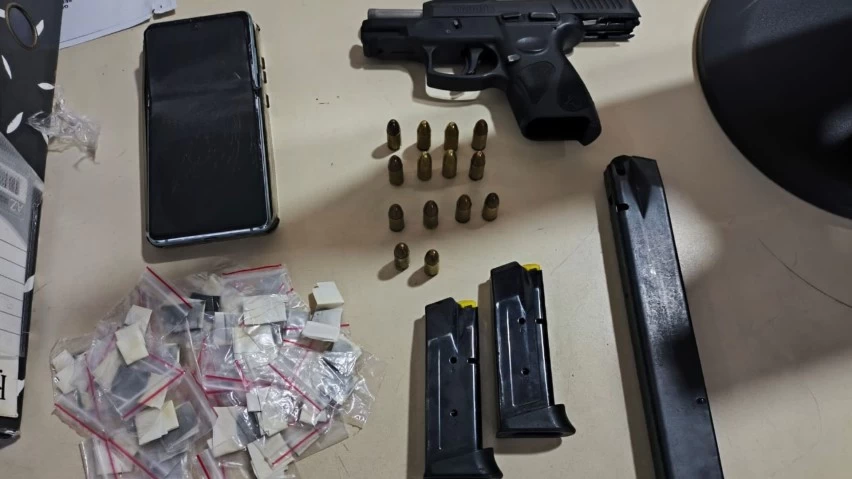 PM PRENDE HOMEM QUE FEZ QUATRO PESSOAS REFÉNS E APREENDE ARMA EM LAURO DE FREITAS
